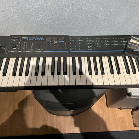 Vintage synth, Poly 800-II .