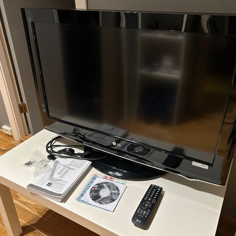 LG-TV 32” med HDMI andre innganger selges rimelig