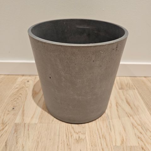 Grå blomsterpotte fra IKEA (19 cm)