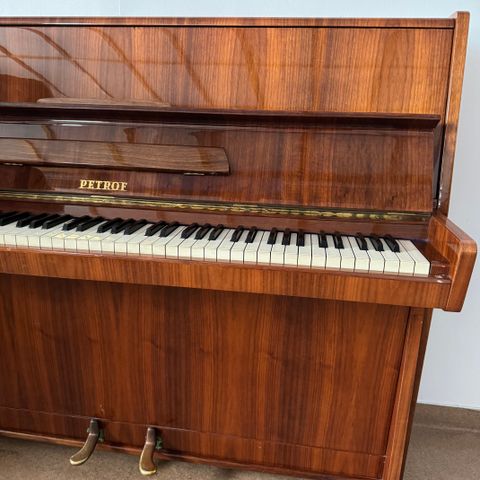 Petrof piano (frakt og stemming inkl.)