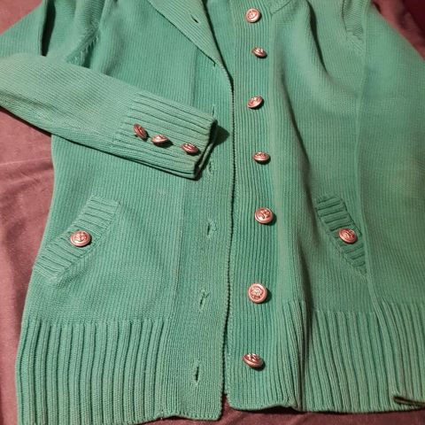 Marineinspirert grønn jakke