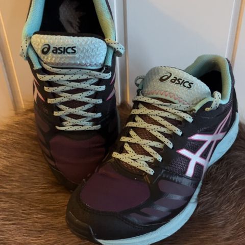 Asics løpesko pigg dame