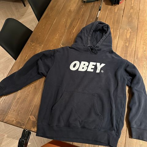 Obey hettegenser