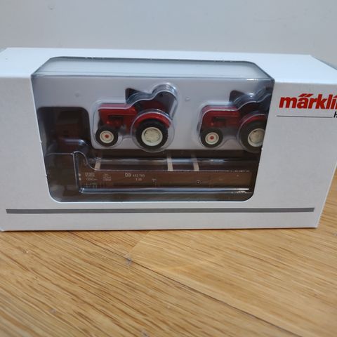 Marklin 46978 med 2 Porsche traktorer