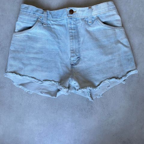 Ny Lys blå jean Wrangler shorts :  opprinnelig 499 kr