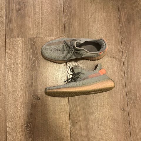 Yeezy 350 v2 TRFRM