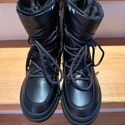 Boots med snøring