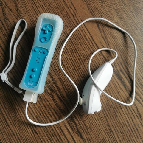 Nintendo Wii Remote + Nunchuk (Wii) (to