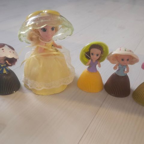 Cupcake dolls