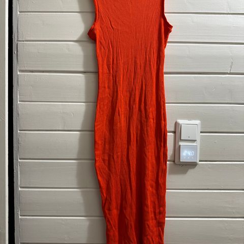Rød tettsittende kjole str S