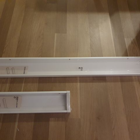 IKEA Mosslanda bildehylle