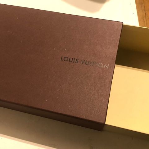 LOUIS VUITTON SKO ESKE MED SKUFF NEDSATTg