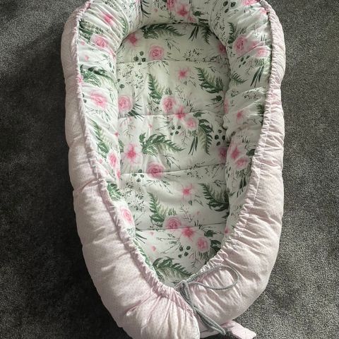 Babynest og teppe