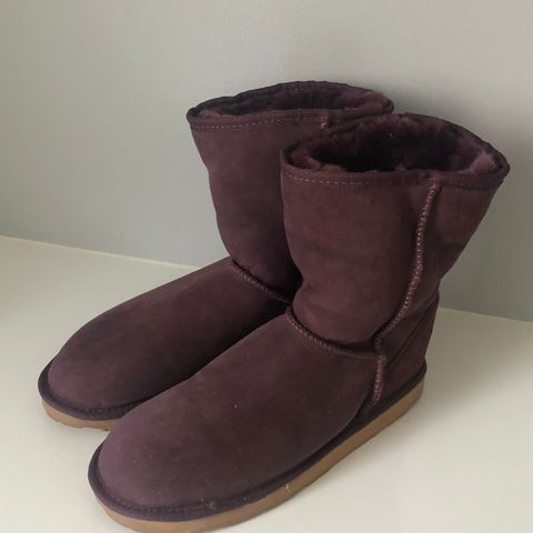 Lilla UGGS i str.40