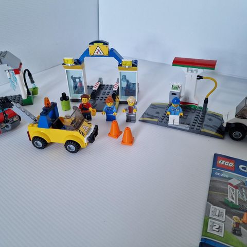 Lego city garage center 60232