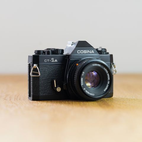 Cosina CT-1A analogt kamera med Cosinon-S 50mm 1:2 normalobjektiv selges