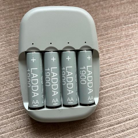 IKEA lader for oppladbare med batterier.