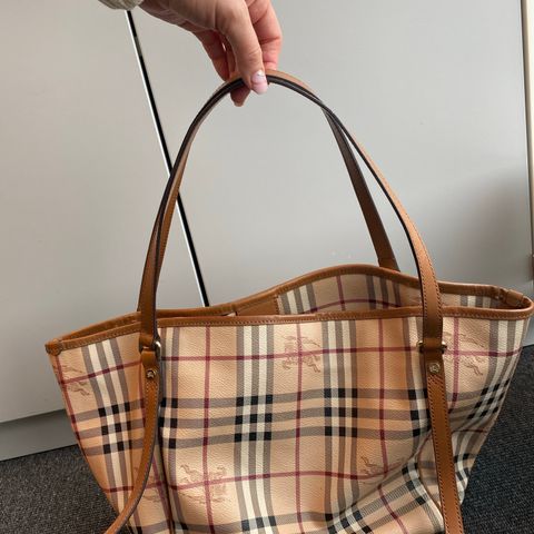 Burberry tote.