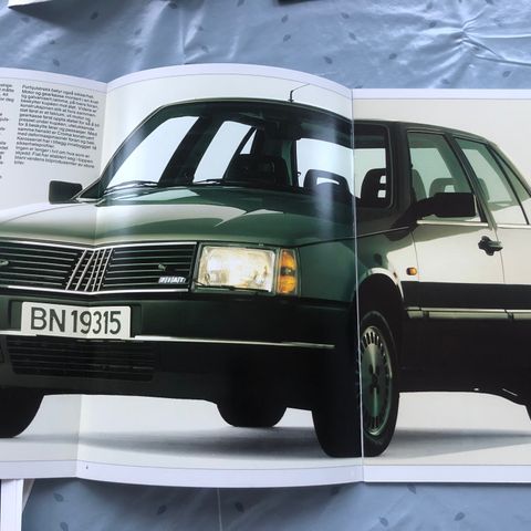 Bilbrosjyre av Fiat Croma 1986 modeller
