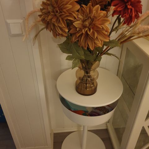 Kunstige blomster høstbukett med vase