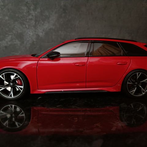 2021 modell - Audi RS6 Avant - rød lakkert - NZG Models - skala 1:18