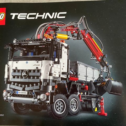 LEGO  Technic 42043 - Mercedes - Benz Arcos 3245