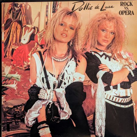 Dollie De Luxe, Rock vs opera