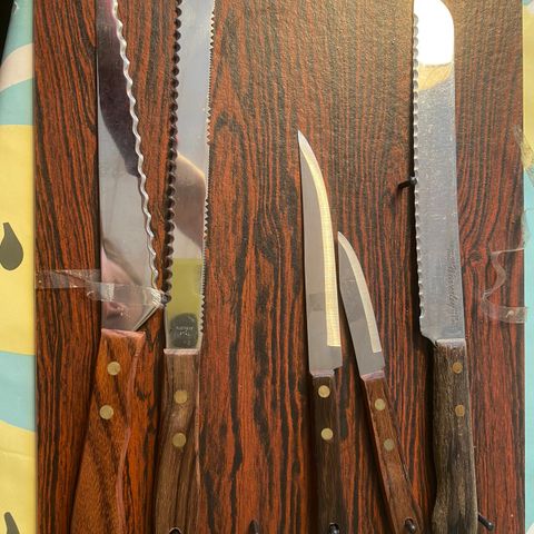 Diverse kniver til salgs