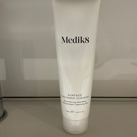 Medik8 surface radiance cleanse