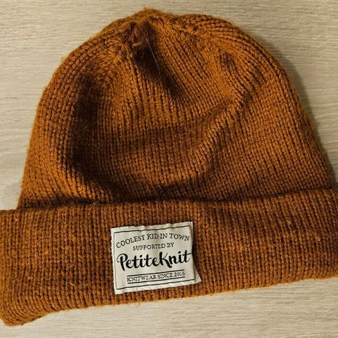 Petite Knit Oslo lue for barn (rust)