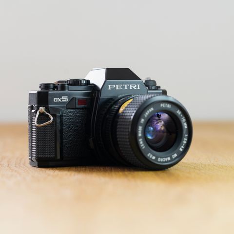 Petri GX-5 analogt kamera med Petri 35-70mm 1:3.5-4.8 MC Macro Zoom selges
