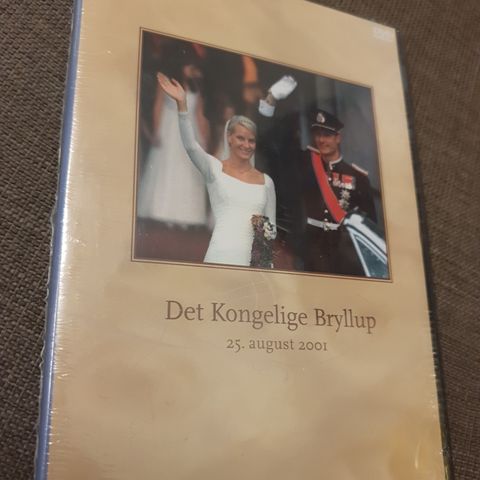 Det kongelige bryllup 2001 - ny DVD i plast