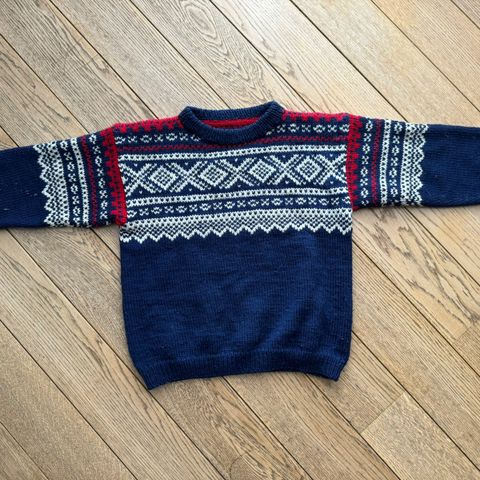 Klassisk, lekker, hjemmestrikket Marius- genser i 100% ull str 8- 10 år
