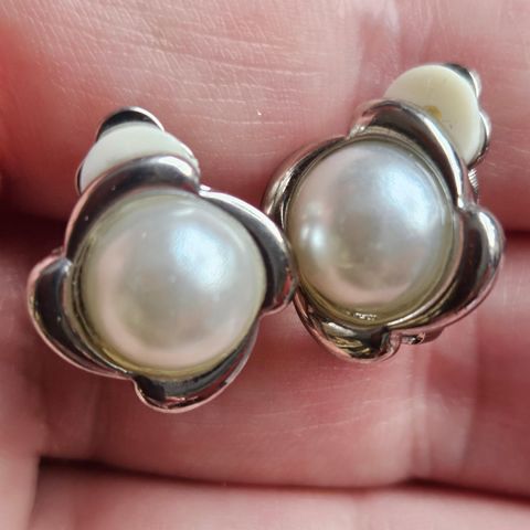 Søte øreklipps med perler