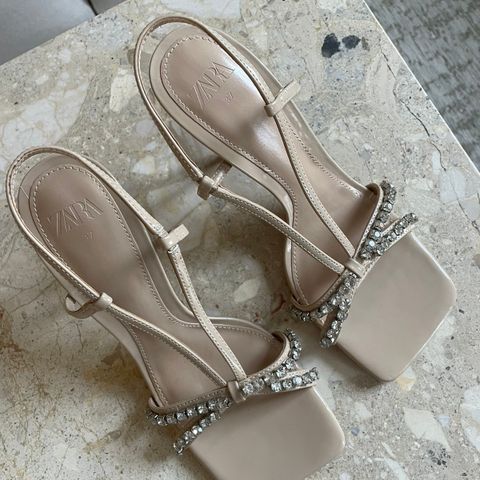 Strappy heels fra Zara Str. 37