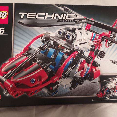 Lego Technic 8068 Rescue Helicopter uåpnet