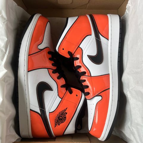 Air Jordan Turf Orange