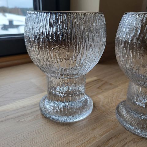 To store glass i serien Kekkerit designer av Timo Sarpsneva