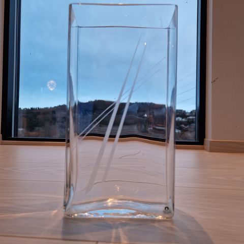 Pukeberg vase