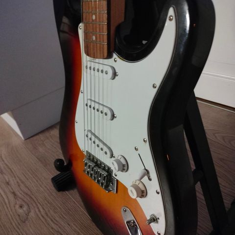 Starsound stratocaster modell selges