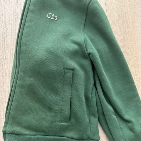 Lacoste hettegenser størrelse 128