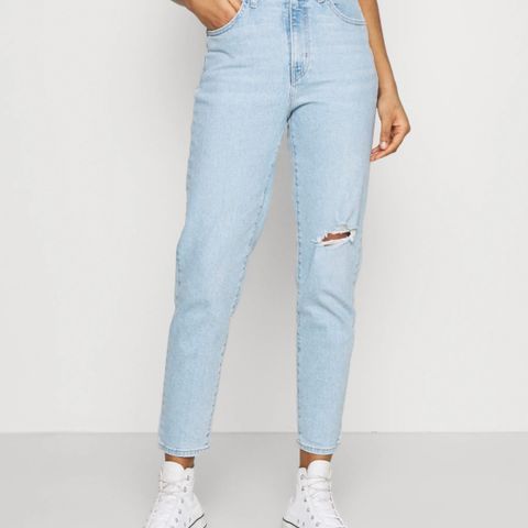 LEVIS High Waisted Mom jeans