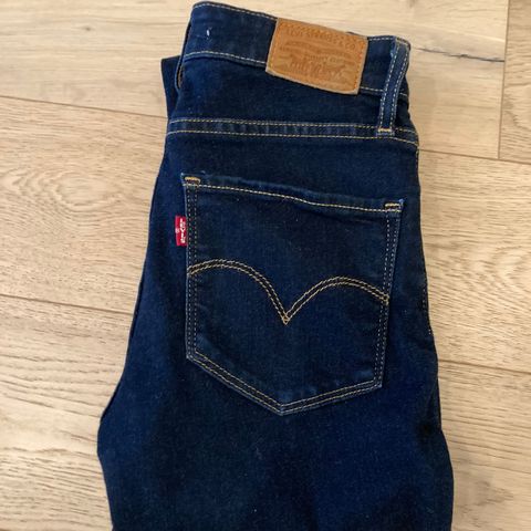 Levi’s high rise skinny jeans
