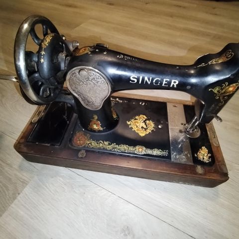 Antikk Singer symaskin fra 1923 selges