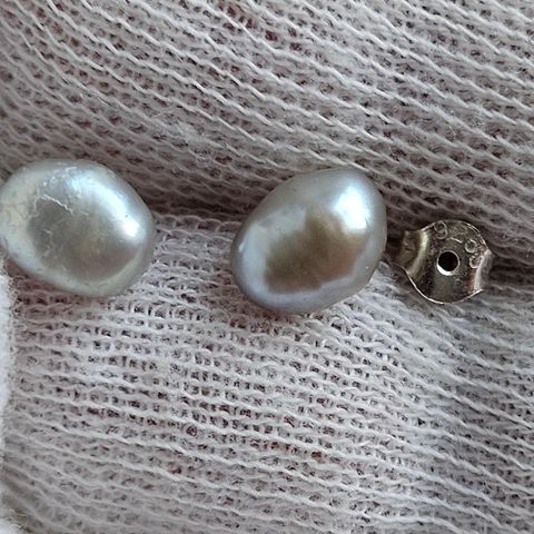 Øredobber med ekte perler