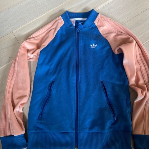 Adidas jakke str 152