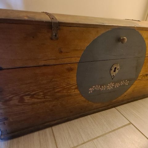 Gammel kiste fra 1812