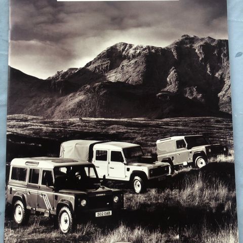 Bilbrosjyre av Land Rover Defender