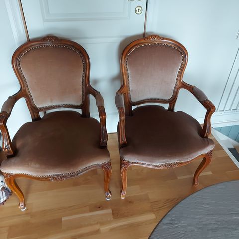 1 stol igjen for salg