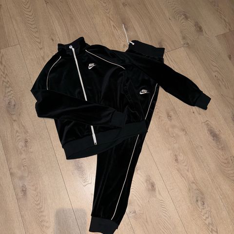 Nike tracksuit/kosedress